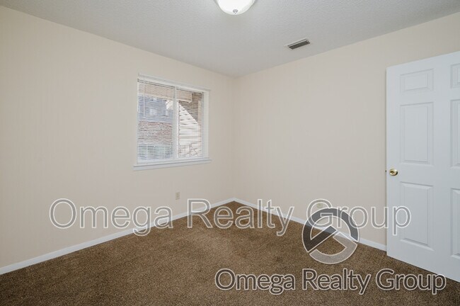 Building Photo - 1600 14th Ave E