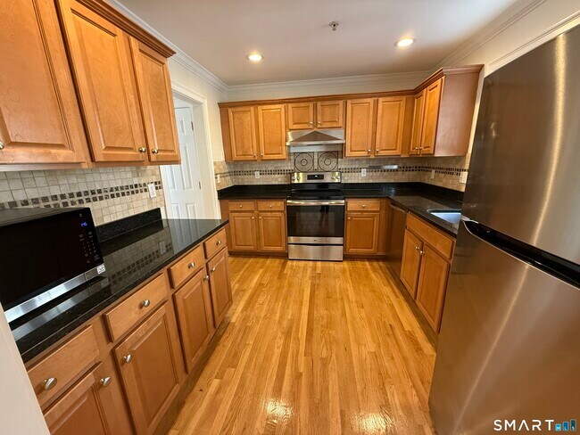 Building Photo - 1707 Summer St