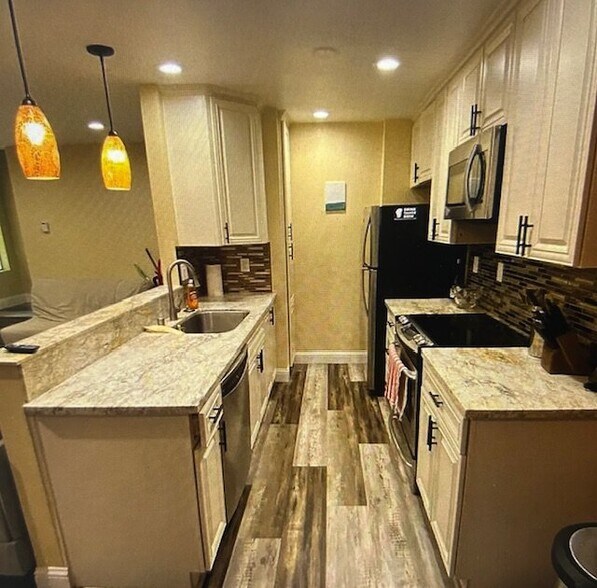 Building Photo - 1439 Ski Run Blvd