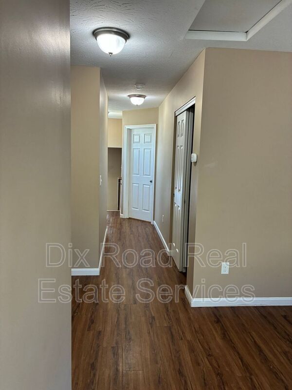 Building Photo - 461 Draft Ct