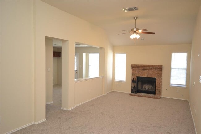 Building Photo - 718 Meadow View Dr