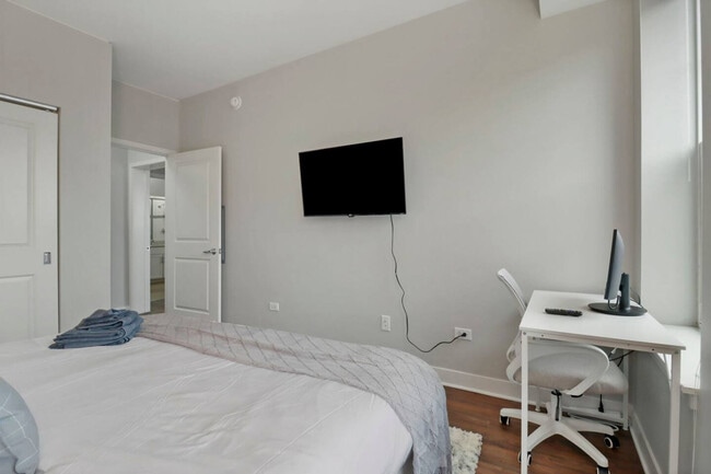 Building Photo - 255 N Addison Ave