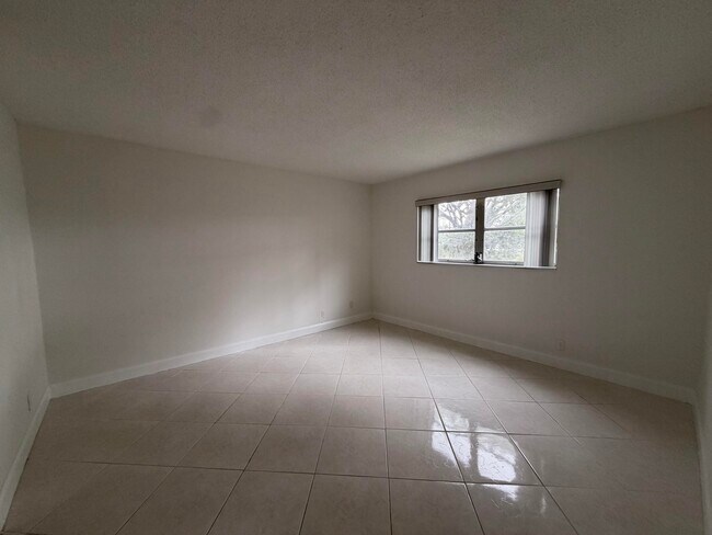 Building Photo - 8141 SW 24th Ct