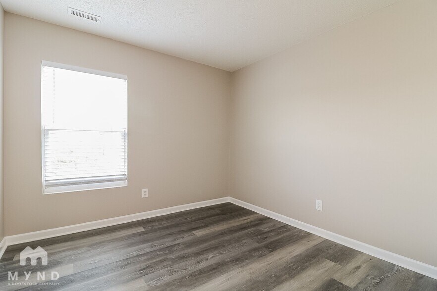 Building Photo - 6005 Sedalia Ct
