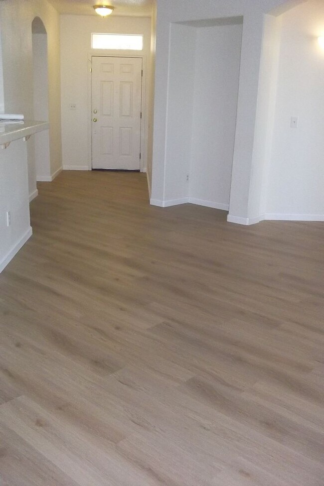 Building Photo - Solar electric home in the Laguna area of Elk Grove