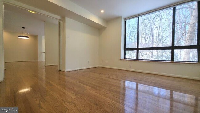 Building Photo - 4960 Sentinel Dr