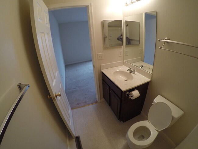 Building Photo - 2123 Quail Hollow Dr