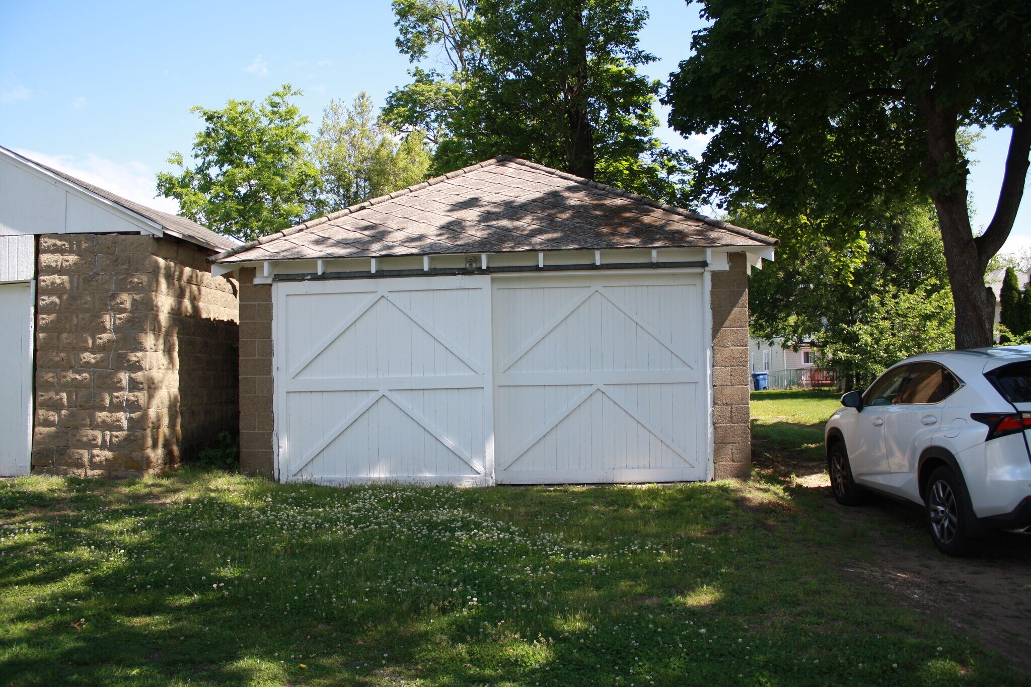 storage garage - 636 E Front St