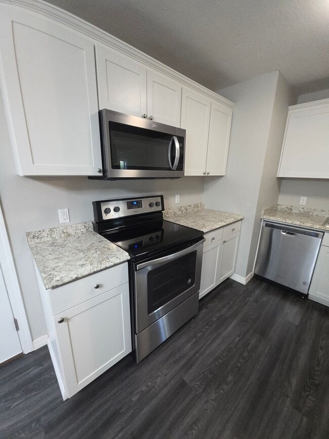 Building Photo - 2211 S Hartford Cove