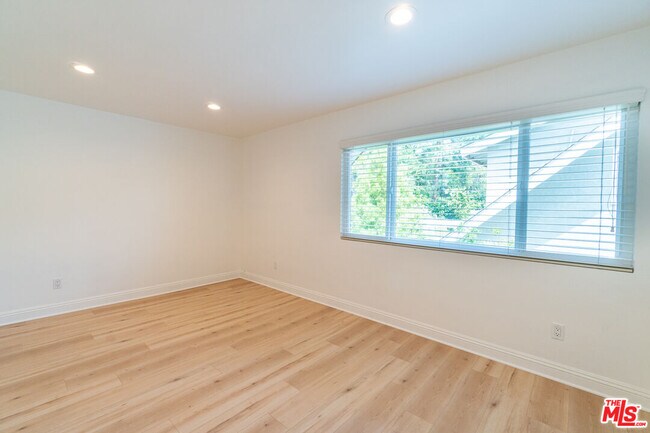 Building Photo - 4220 Towhee Dr
