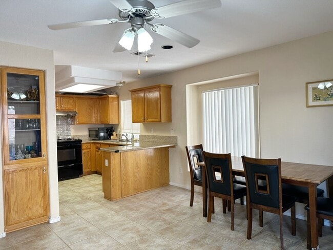 Building Photo - Beautifully Maintained Home Near Schools & Shopping!