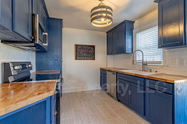 Building Photo - 22 Cammer Ave