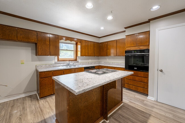 Building Photo - 3821 Forest Creek Way