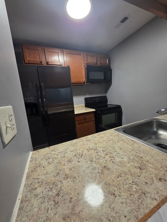 Building Photo - 4 Banyan Wood Ct