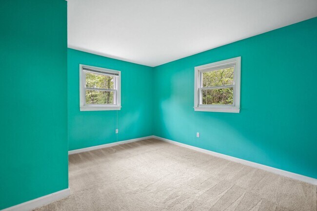 Building Photo - Adorable 4BR/3BA Cape Cod on a Generous 0....