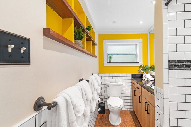 Building Photo - 303 Lang Rd