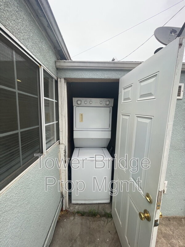 Building Photo - 1313 Lochbrae Rd