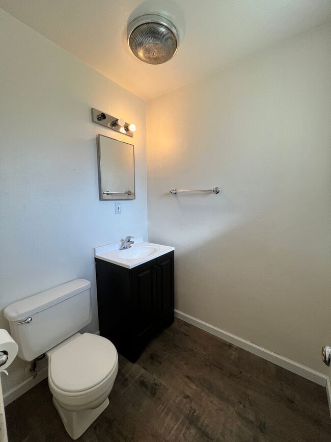 Building Photo - Cozy Home on Corner Lot!