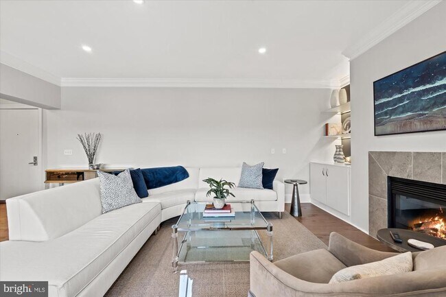 Building Photo - 600 Second St