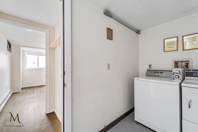 Building Photo - 1692 Memorial Dr