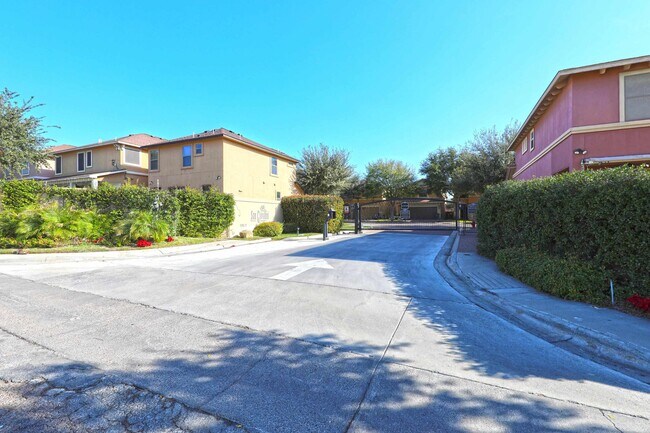 Building Photo - 9813 Sandhill Dr