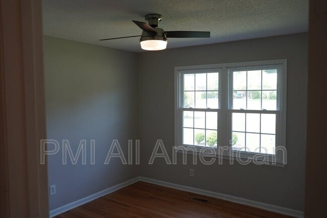 Building Photo - 622 Bedford Rd