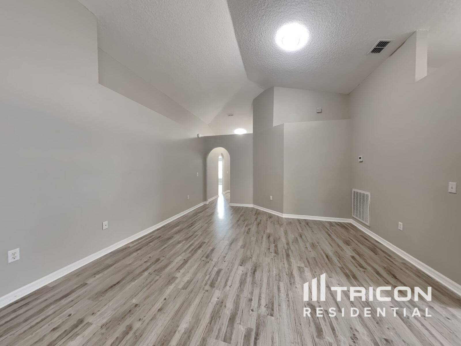 Building Photo - 262 King Arthur Ct