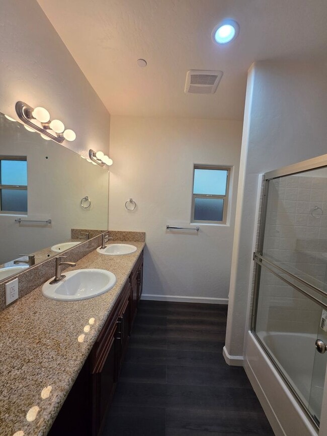 Building Photo - 2018 E Seeger Ave