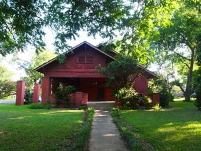 Building Photo - Downtown living on Main Street in beautiful, historic Elgin!