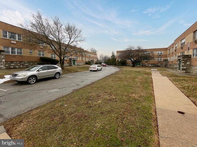 Building Photo - 1409 N 76th St