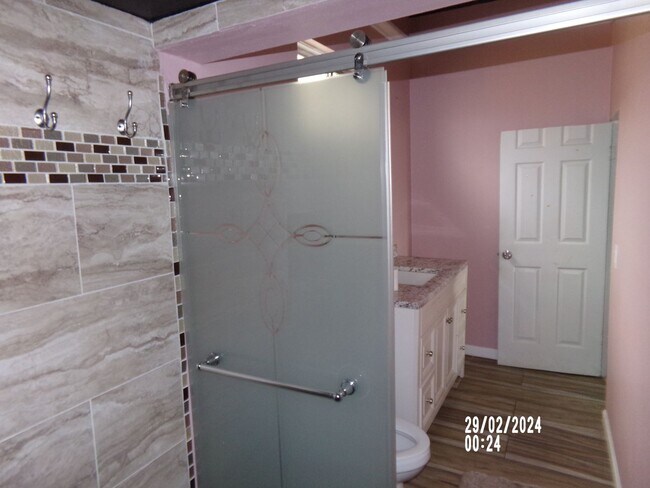 Building Photo - 4bd 1ba Home