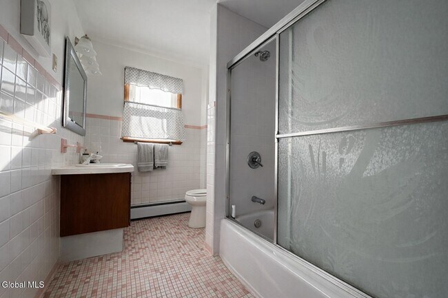 Building Photo - 113 Russell Rd