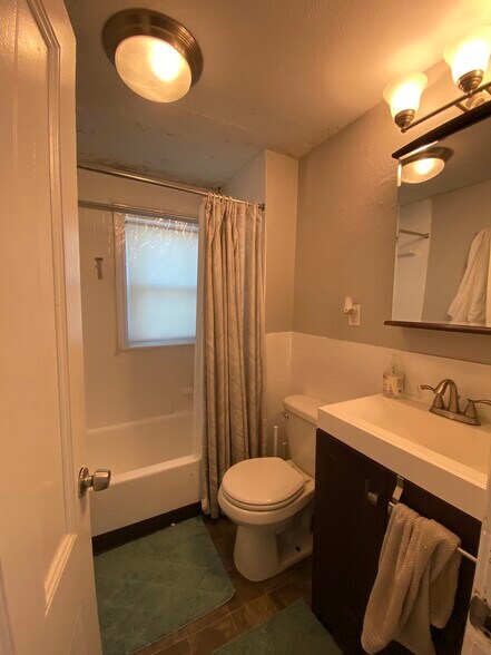 Building Photo - 56 Winship St