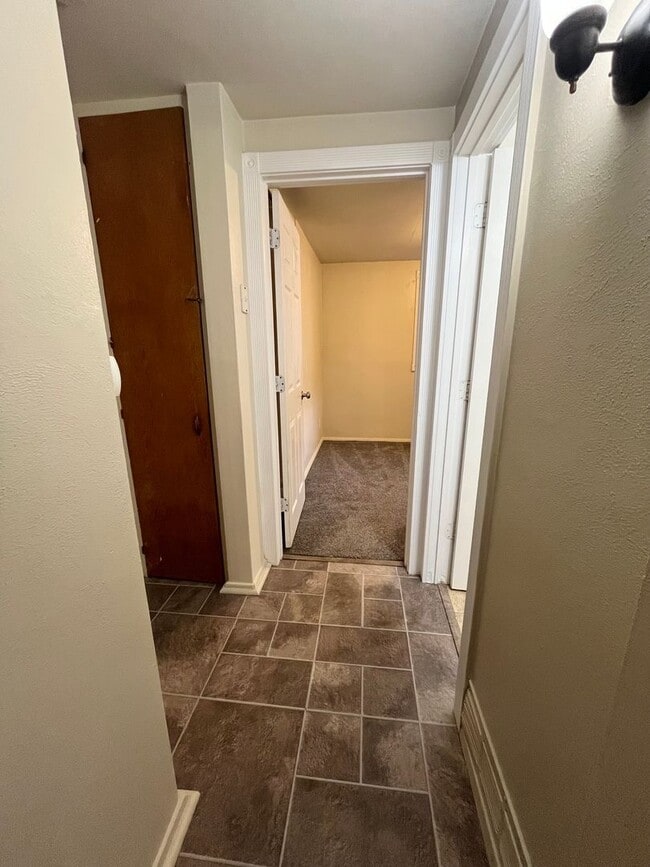 Building Photo - 3 Bed/1 Bath with Bonus Room and Fully Fenced in Yard!