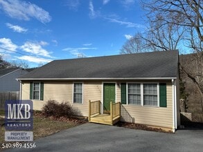 Building Photo - Garden City Home!