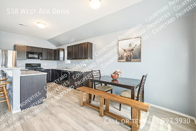 Building Photo - 538 W Ava Dr