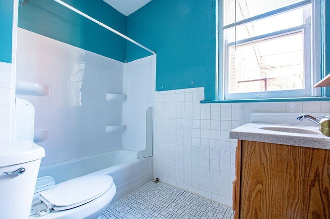 Building Photo - 30 S 6th St