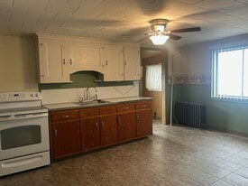 Building Photo - 63 Miner St