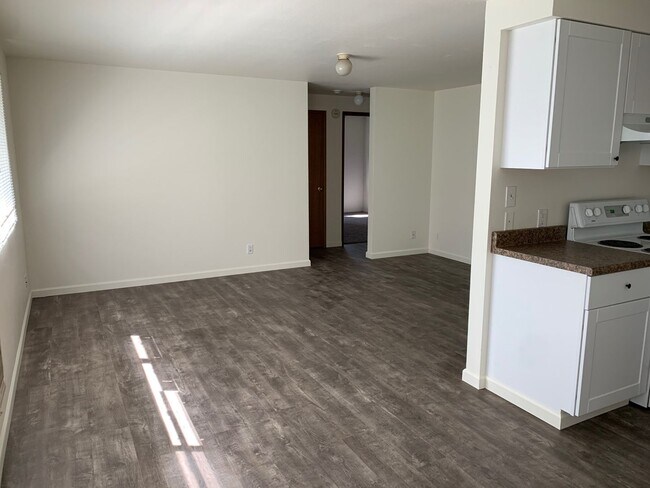 Building Photo - 1350 Alder Dr