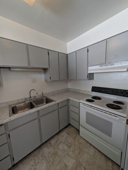 Building Photo - 428 S 10th Ave