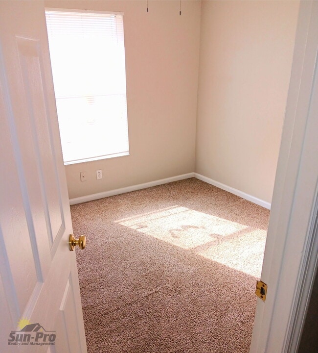 Building Photo - 2735 Fern Palm Dr