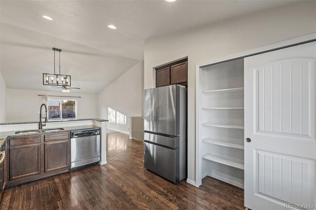 Building Photo - 2556 Hannah Ridge Dr