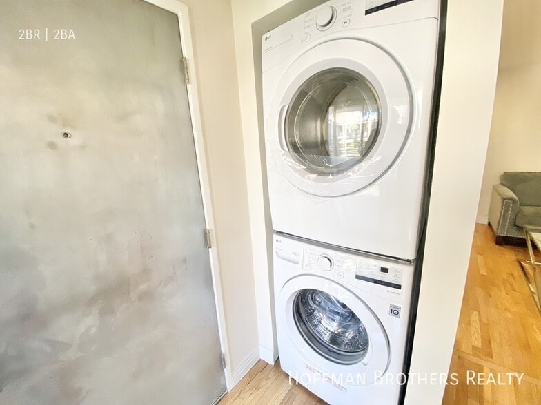 Building Photo - 8569 Burton Wy