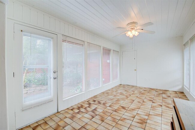 Building Photo - 3403 Linkwood Dr