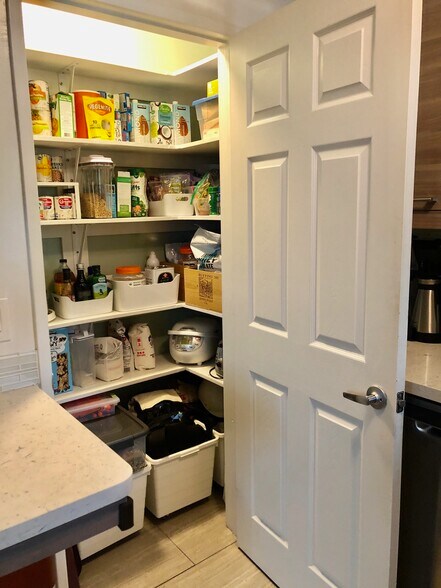 Kitchen Pantry - 4911 Indian Wood Rd