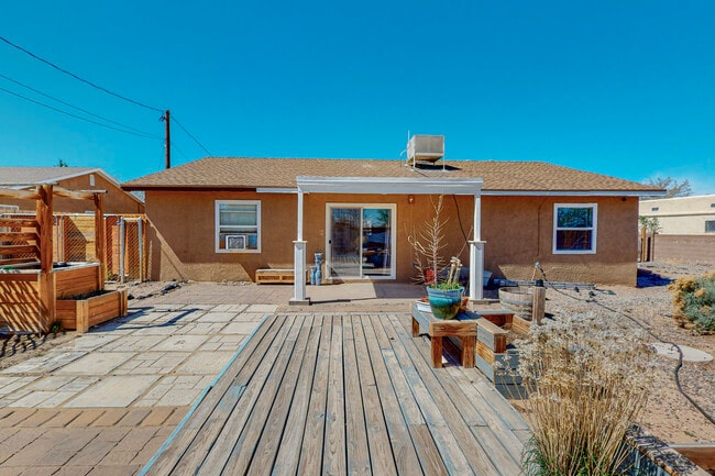 Building Photo - 3010 May Cir SE