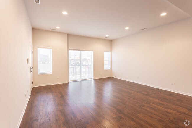 2BR,2BA,1400SF - 4015 N Narragansett Ave