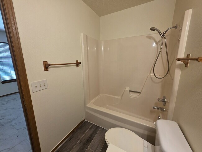 Building Photo - 2723 Kasey Ave