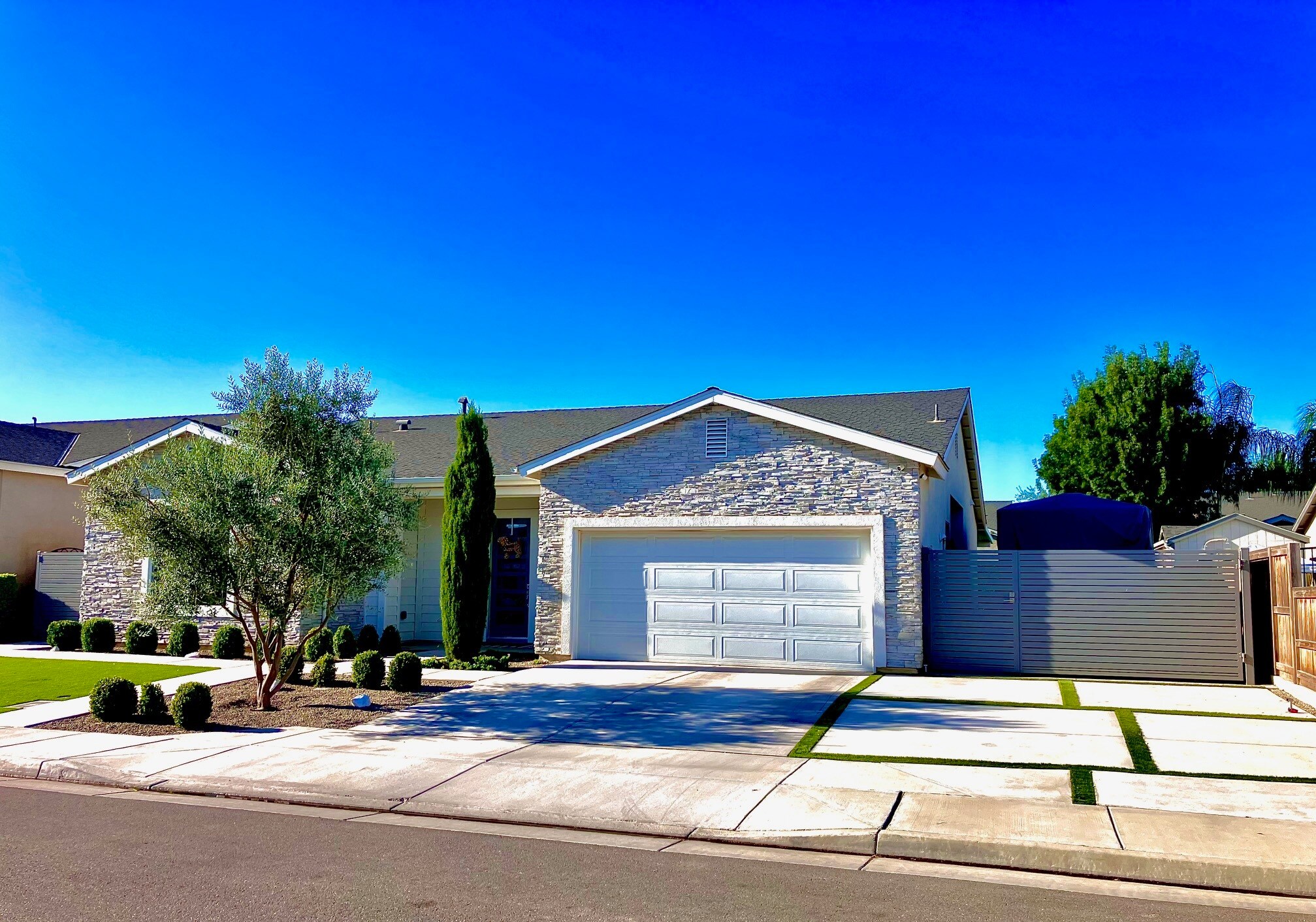 Building Photo - 9207 Manor Forest Ln