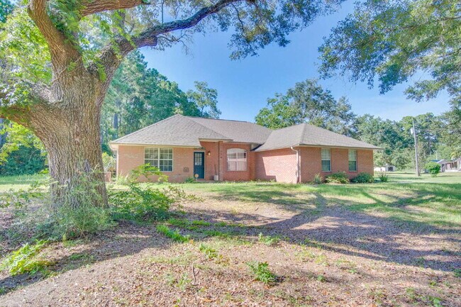 Building Photo - Stunning West Pensacola Home on Nearly an ...